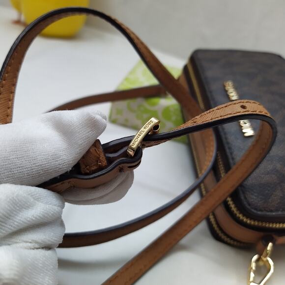 Michael Kors Brown Leather Doubel Zipper Closure Credit Card Small Crossbody Bag - Picture 6 of 15